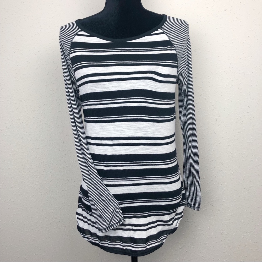 ATHLETA BLACK & WHITE STRIPED LONG SLEEVE TEE US S